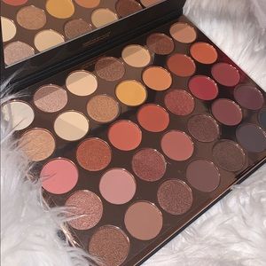 Kara beauty palette